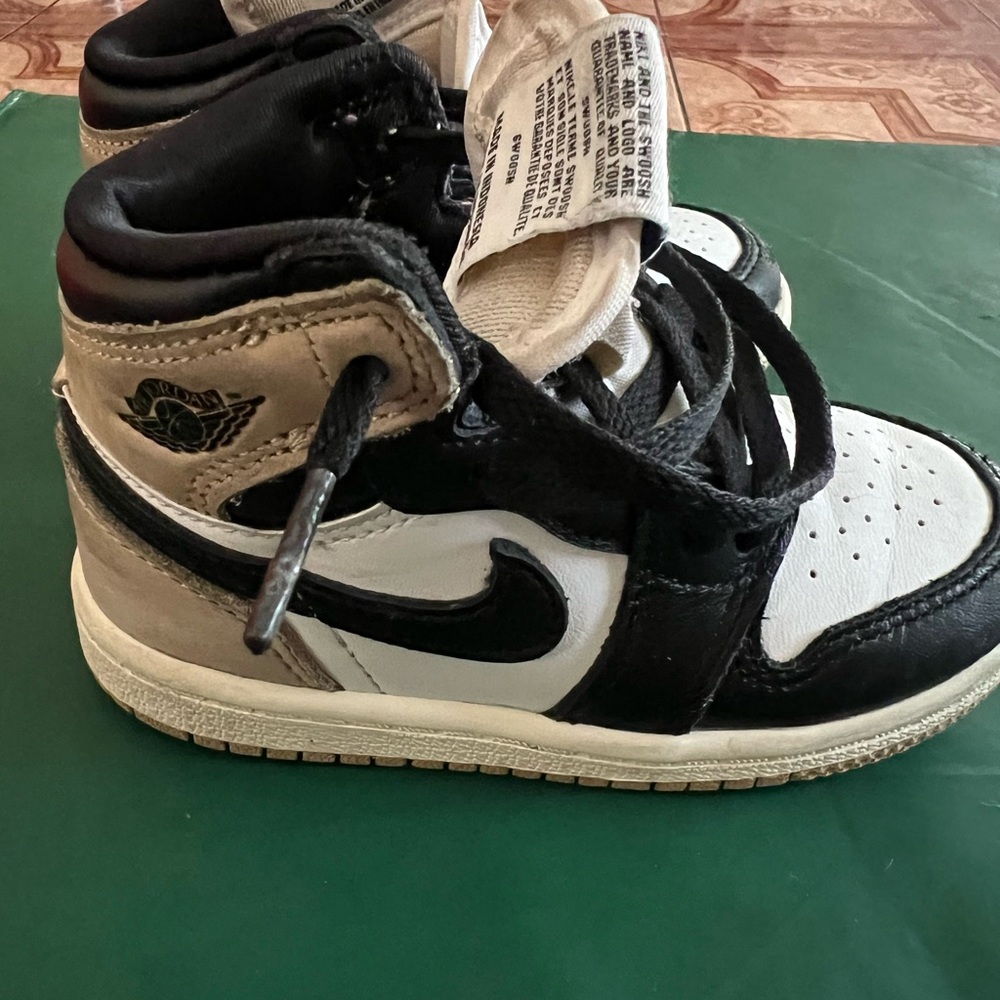 Nike Black and White Sneakers High-Top